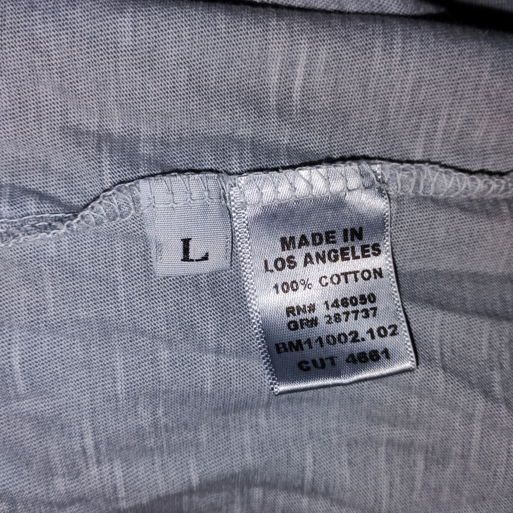 New no Tag  Buck Mason V-Neck T-Shirt Size Large Light Blue Grey Curved Hem - Picture 4 of 4